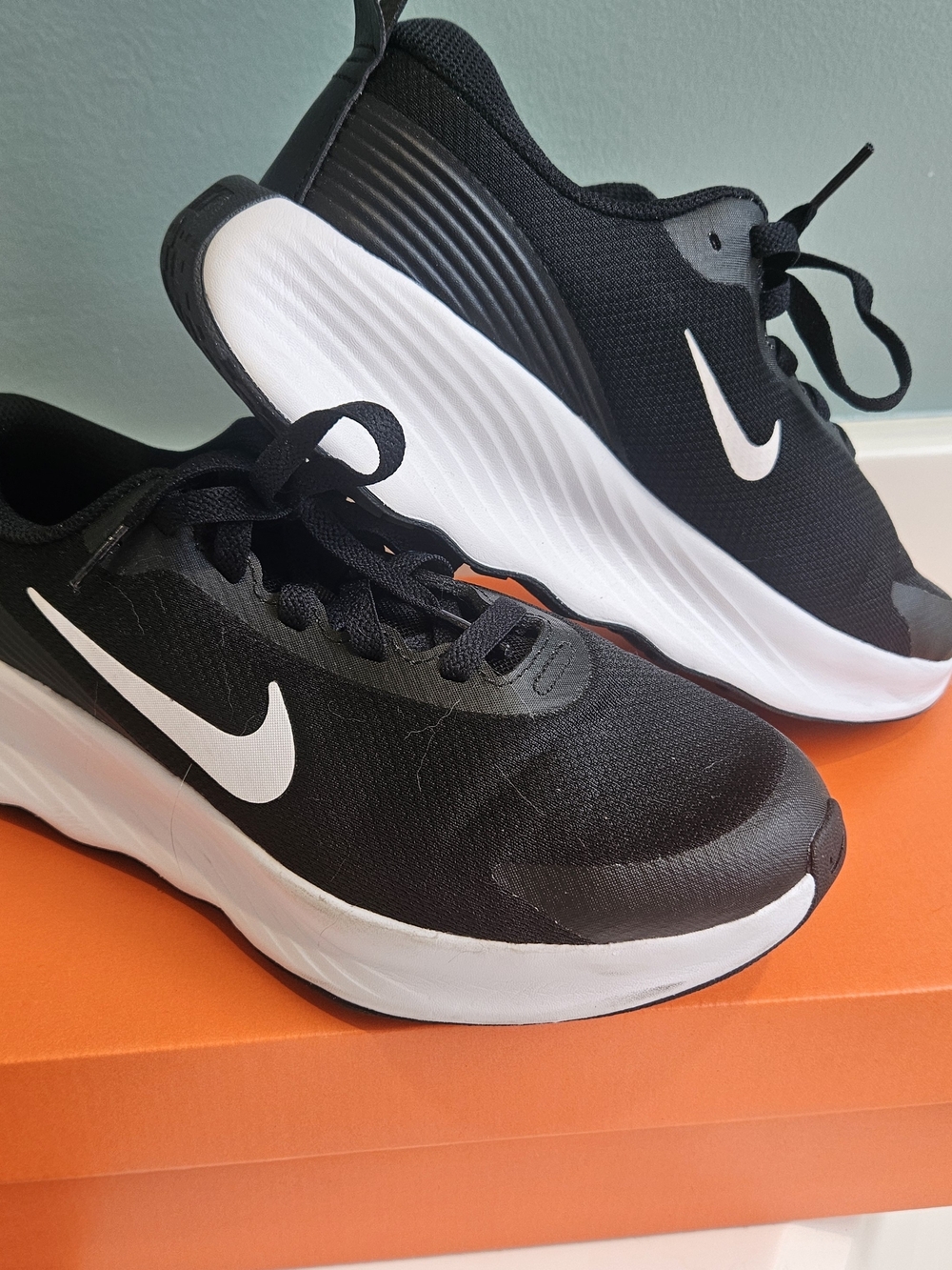 Nike Black & White Running Sneakers - Picture 2 of 4